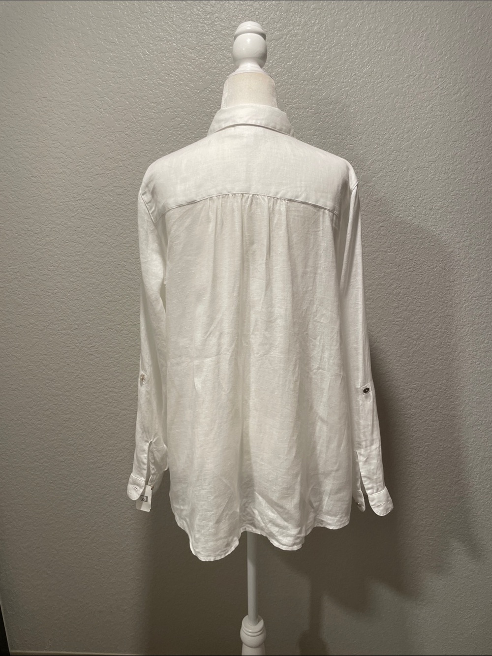 J.Jill LOVE LINEN White Linen Classic button down Shirt.
Size - SMALL - Picture 5 of 13